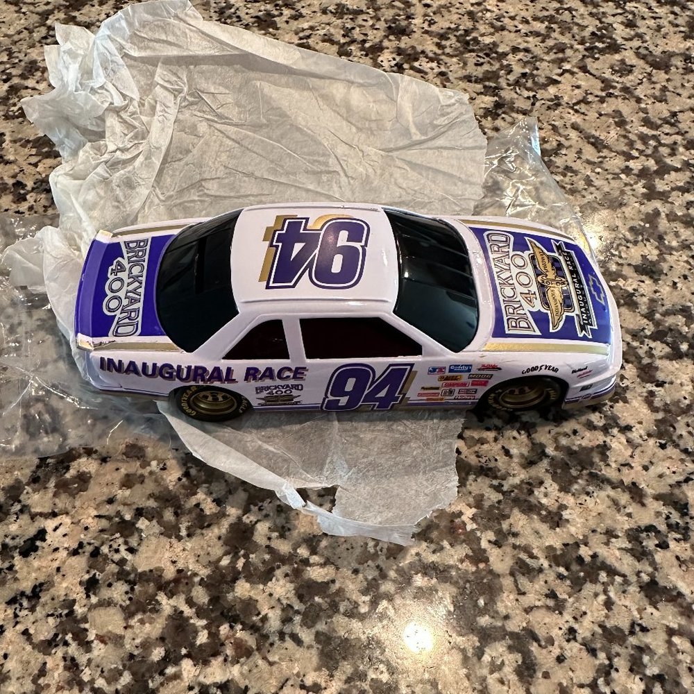 1994 Brickyard 400 #94 1:24 Scale Nascar Bank with Lock